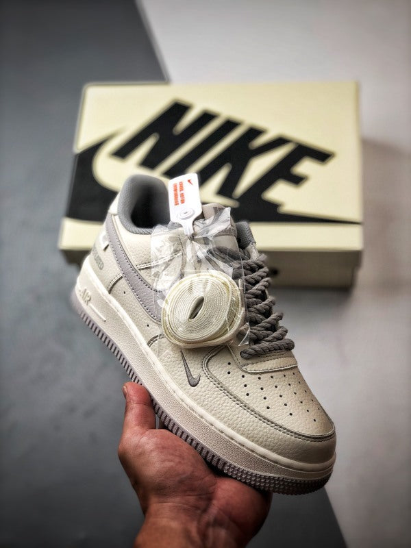 Air Force 1 Low Cinco Listras Corda Grossa Branco e Cinza