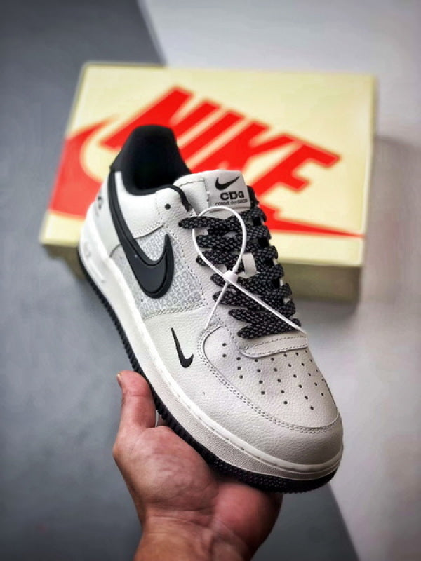 CDG x Air Force 1 Low Impressão Bege e Preto
