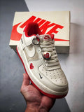 CDG x Nike Air Force 1 Low Bege e Vermelho