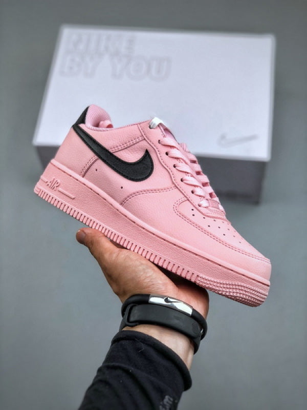 Nike Air Force 1 Low 07 Rosa com Swoosh Preto