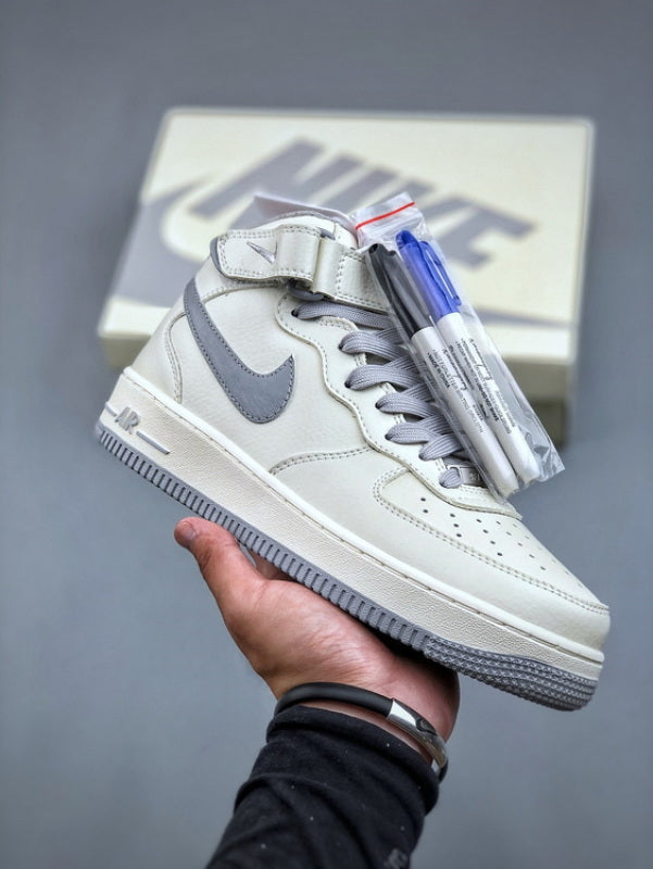 Nk Air Force 107 Mid Bege Prata e Cinzento Cor